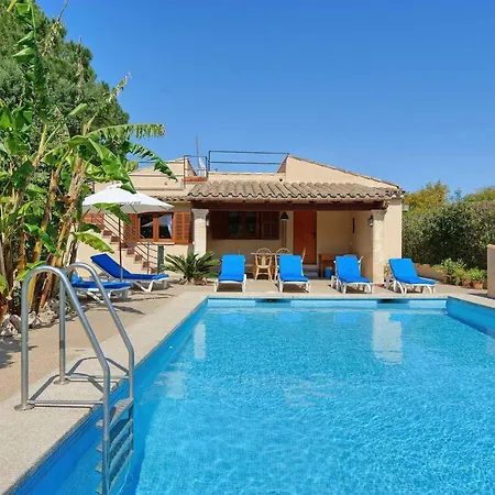 Magdalena Villa *